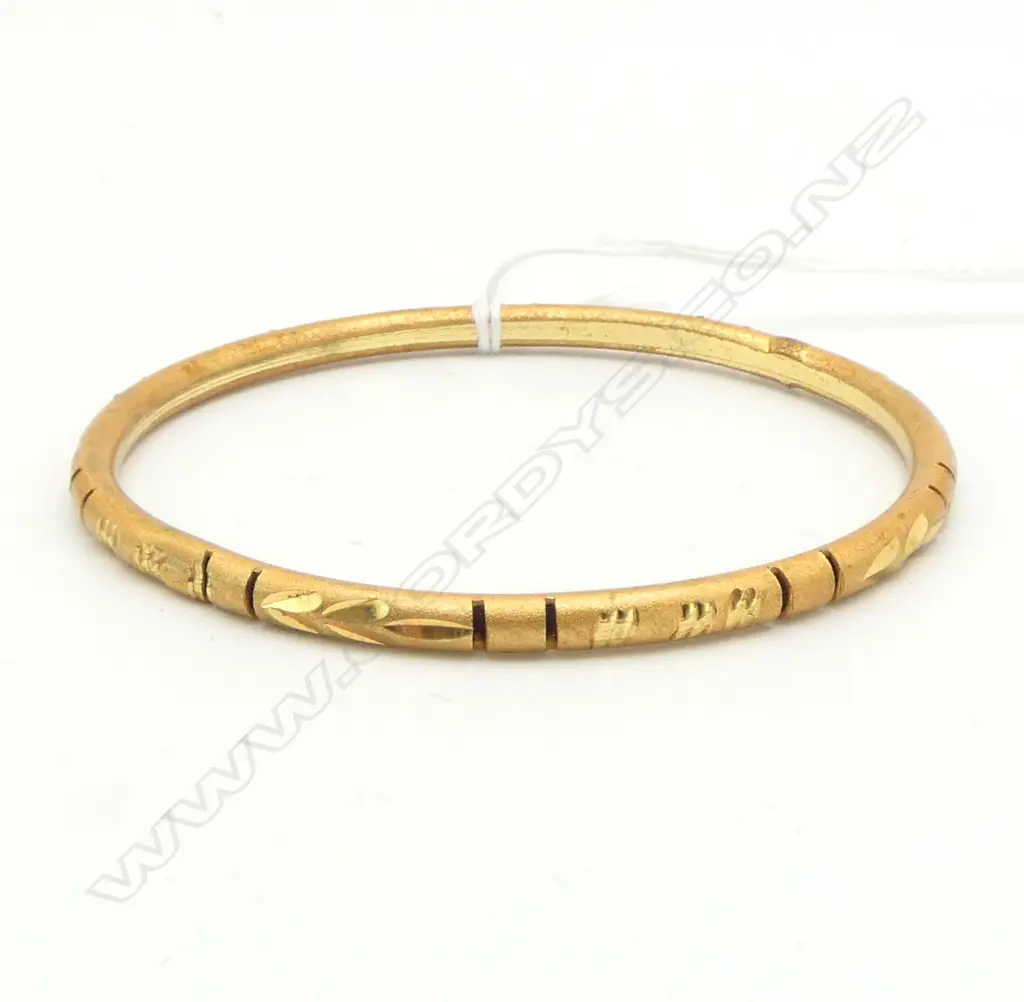 GOLD PLATE BANGLE facetted & cut decoration Image 1++