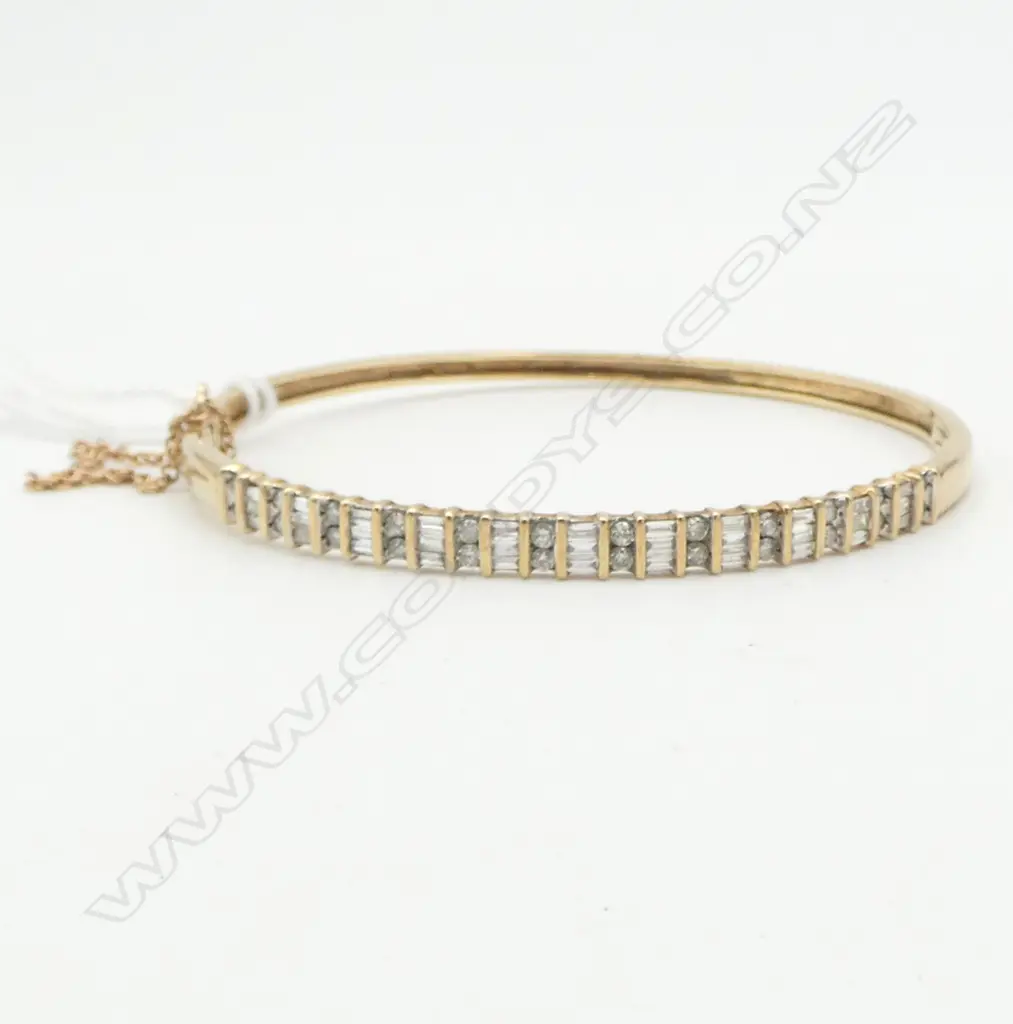 10CT DIAMOND BANGLE, 10gms w. VALUATION Image 1++