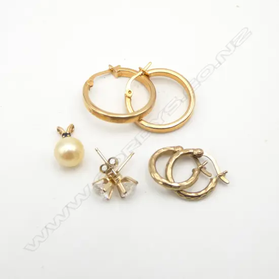 3 x pairs of 9ct GOLD EARRINGS + 9ct & CULTURED PEARL EARRING 3.65gms