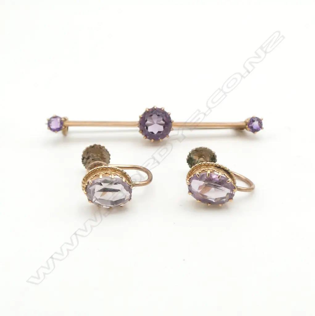 9ct GOLD & AMETHYST VINTAGE BAR BROOCH & PR EARRINGS screw on fittings 4.78gms Image 1++