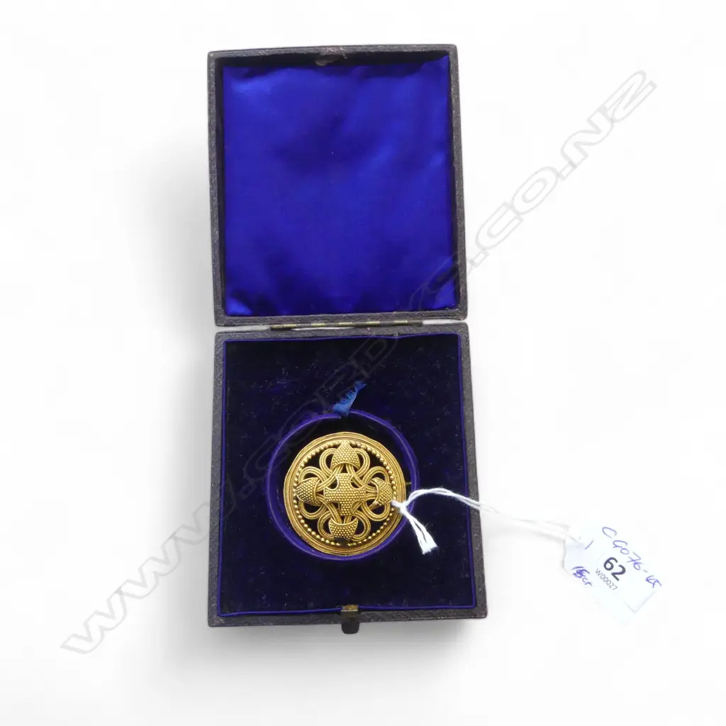 VICTORIAN 15ct GOLD BROOCH fine beaded & rope entwined knot decoration. Testing 15ct or higher. 22.5gms Image 1++