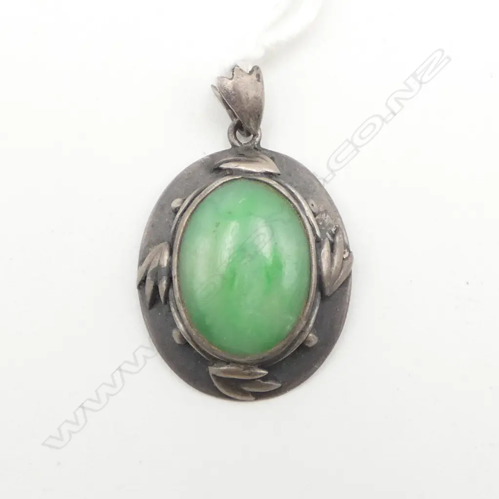VINTAGE SILVER ARTS & CRAFTS JADEITE or CHRYSPOPRASE PENDANT Image 1++
