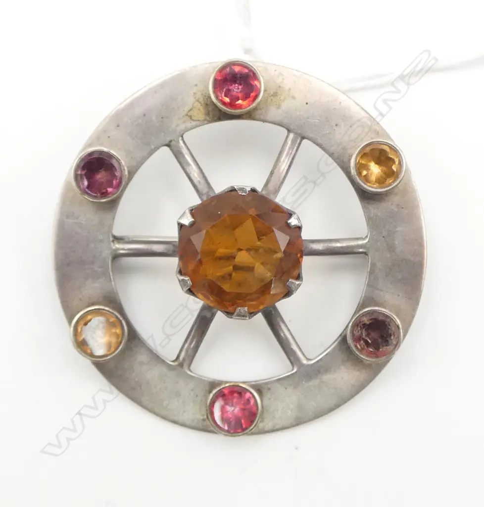 VINTAGE SCOTISH SILVER & GEM SET SET BROOCH wheel form Image 1++