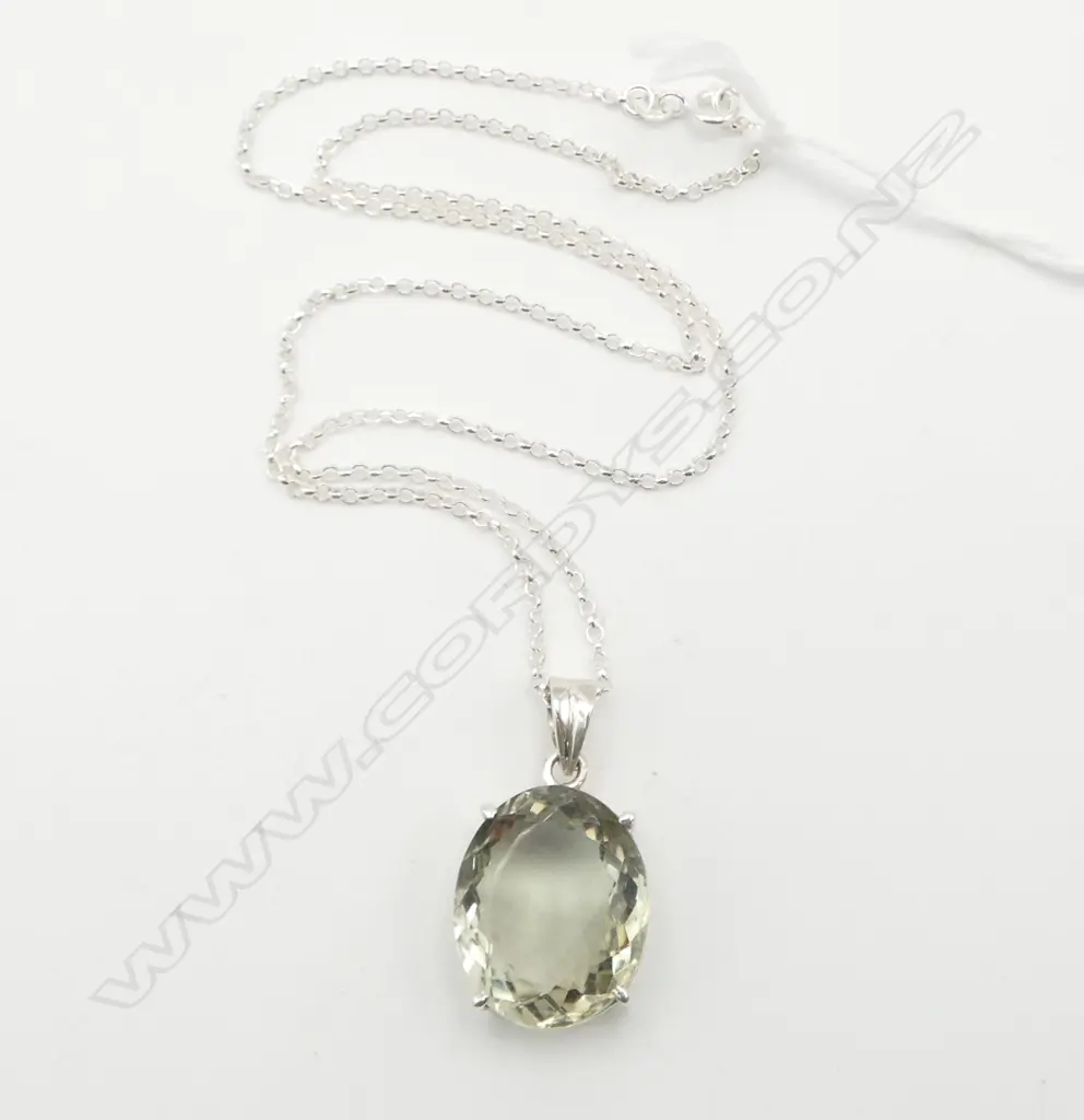 SILVER GREEN AMETHYST PENDANT on SILVER CHAIN Image 1++