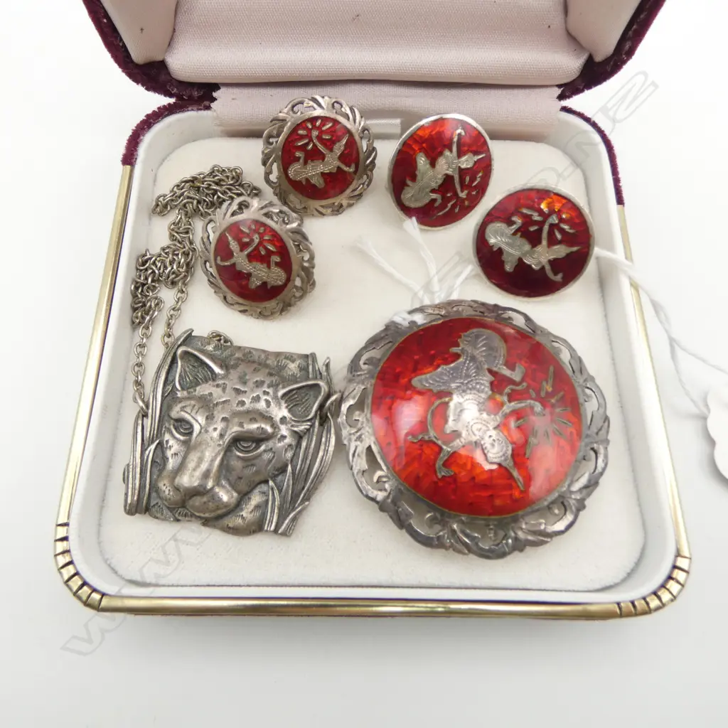 SET OF THAI S/SILVER RED ENAMEL BROOCH & 2 PRS EARINGS & S/SILVER LEOPARD PENDANT 39GMS Image 1++