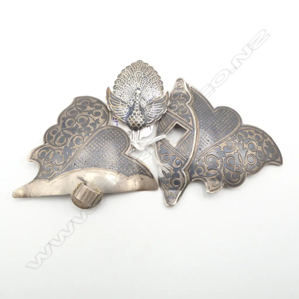 THAI S/SILVER BUCKLE & BROOCH 58GMS Image 1++