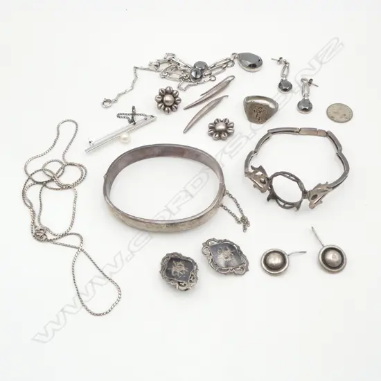 ASST SILVER JEWELLERY: hinged bangle + gem set necklace & earrings + others some damaged. 85gms