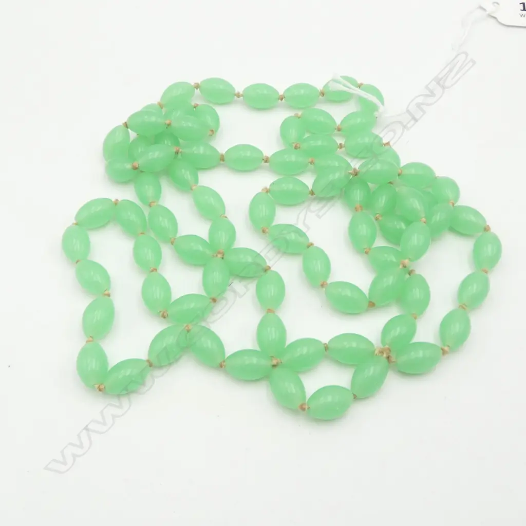 APPLE GREEN JADE BEAD NECKLACE Image 1++