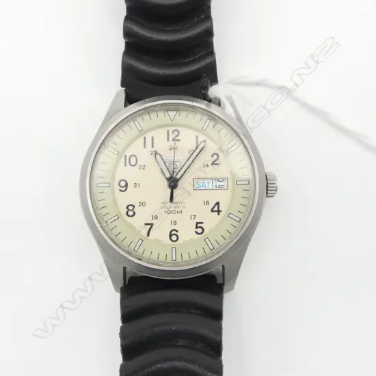 LARGE SEIKO 5 SPORTS AUTO 23 JEWELS 100M  GENT'S WATCH running