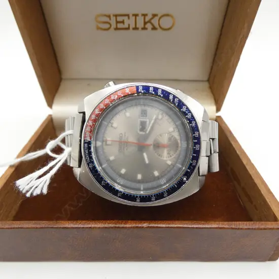 VINTAGE SEIKO CHRONOGRAPH AUTO WRISTWATCH. Glass frosted. In box. Not running