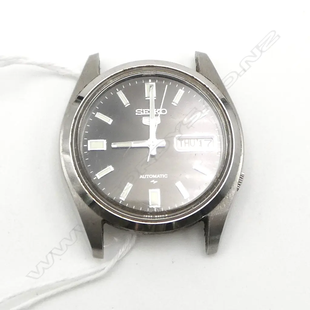 VINTAGE SEIKO 5 shiny black dial running Image 1++