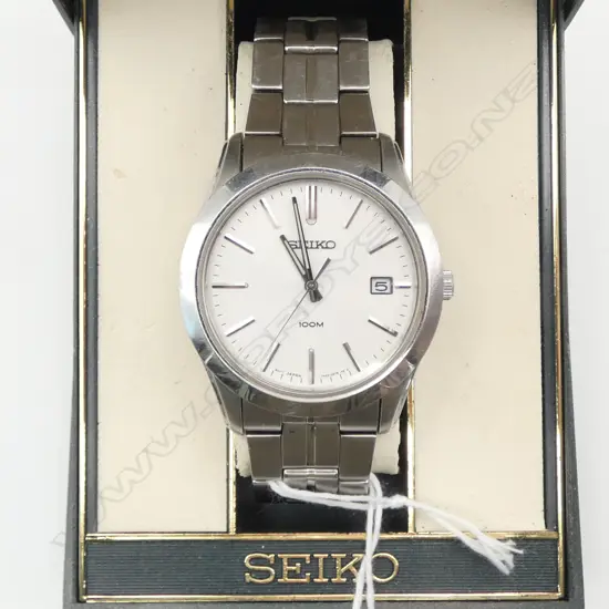 VINTAGE SEIKO 100M stainless GENT'S WRISTWATCH in box. Not running 