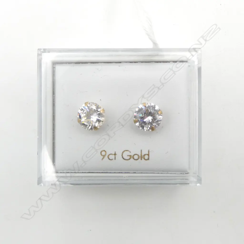 PR 9ct CZ STUD EARRINGS Image 1++