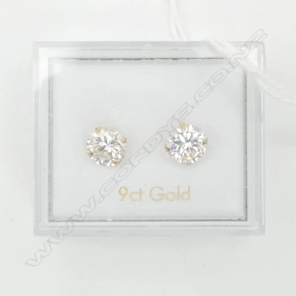 PR 9ct CZ STUD EARRINGS Image 1++