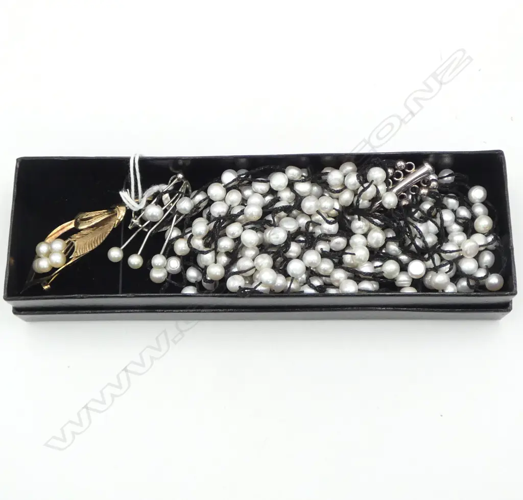 3 PCES PEARL JEWELLERY; 2 STG BROOCHES + NECKLACE Image 1++