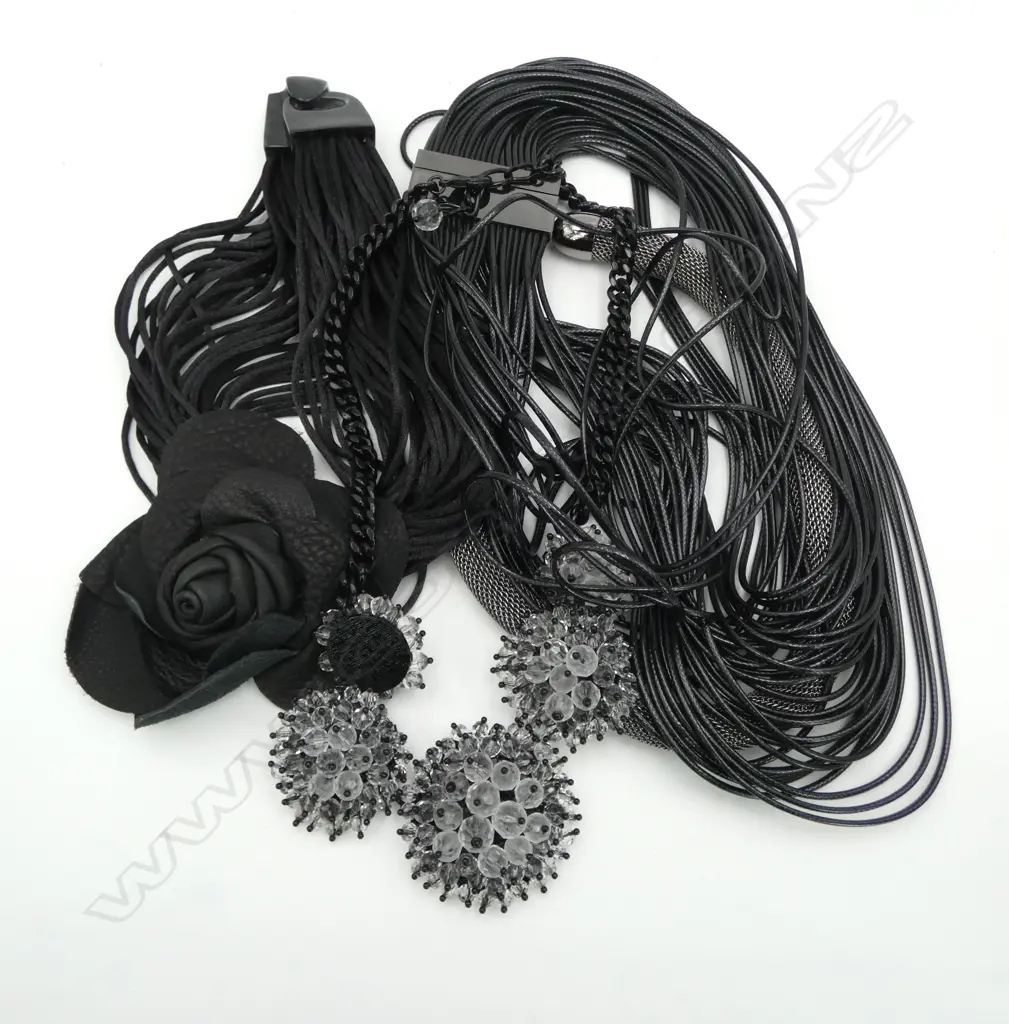 4 SIZEABLE COSTUME NECKLACES, BLK LEATHER, METAL & CRYSTAL Image 1++