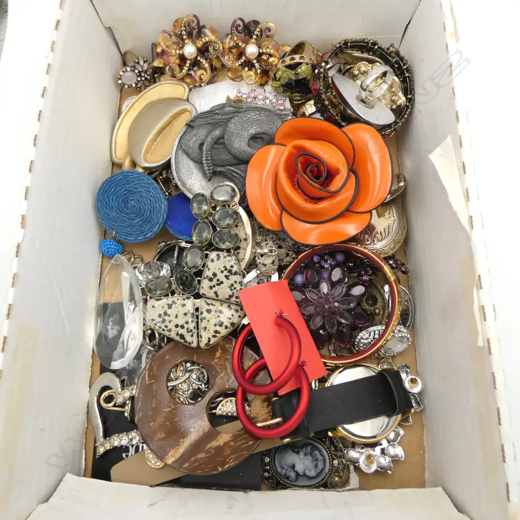 COSTUME JEWELLERY Image 1++