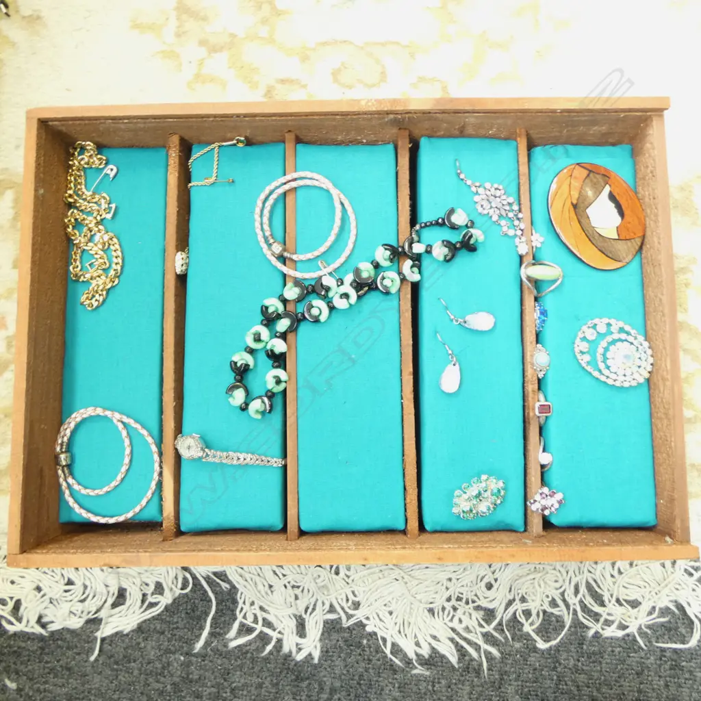 ASST. COSTUME JEWELLERY Incl. STG SILVER TURQUOISE RINGS etc in display box W.380mm  Image 1++