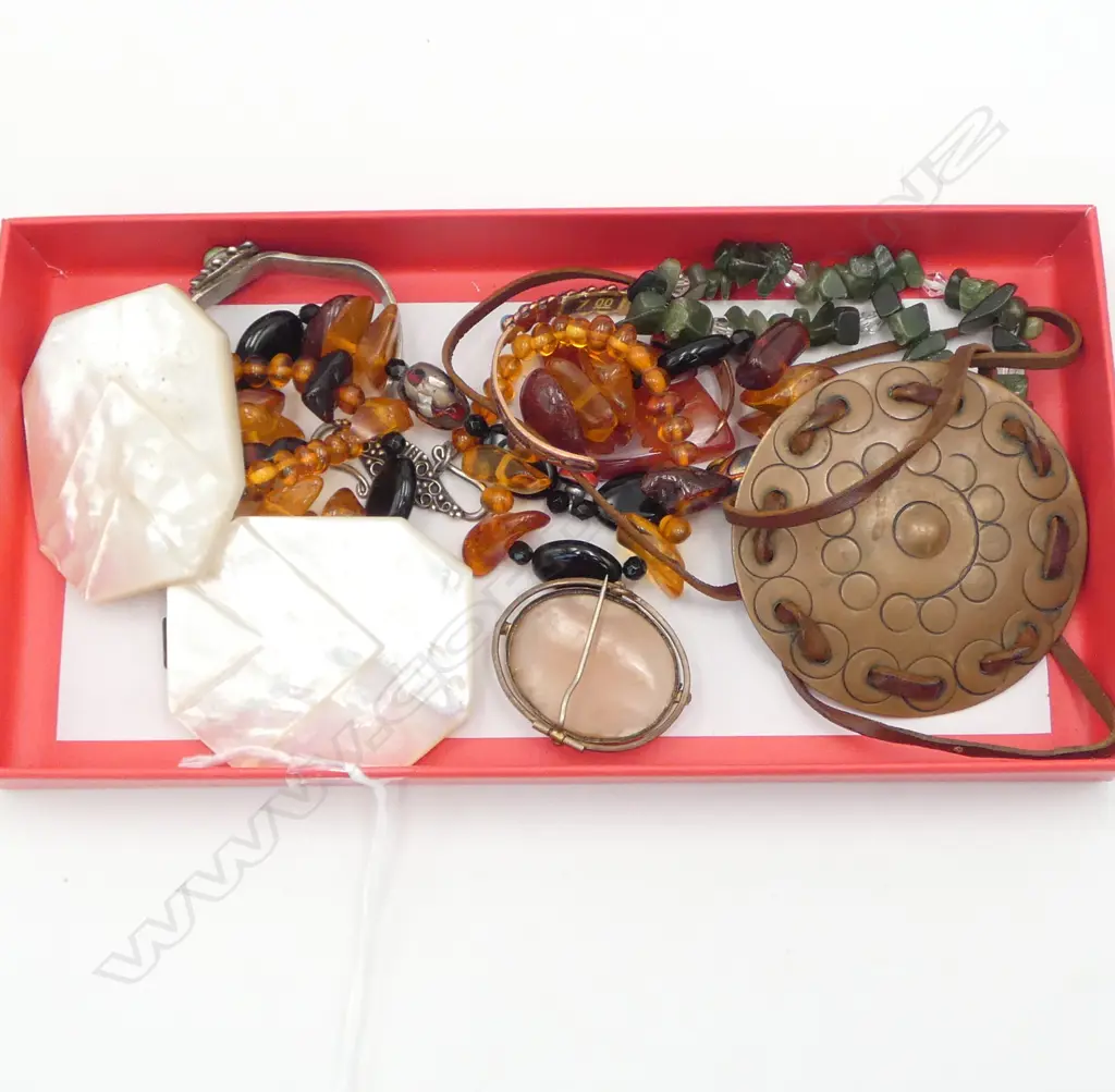 ASST JEWELLERY INCL. AMBER NECKLACE + CAMEO + MOP BUCKLE ETC Image 1++