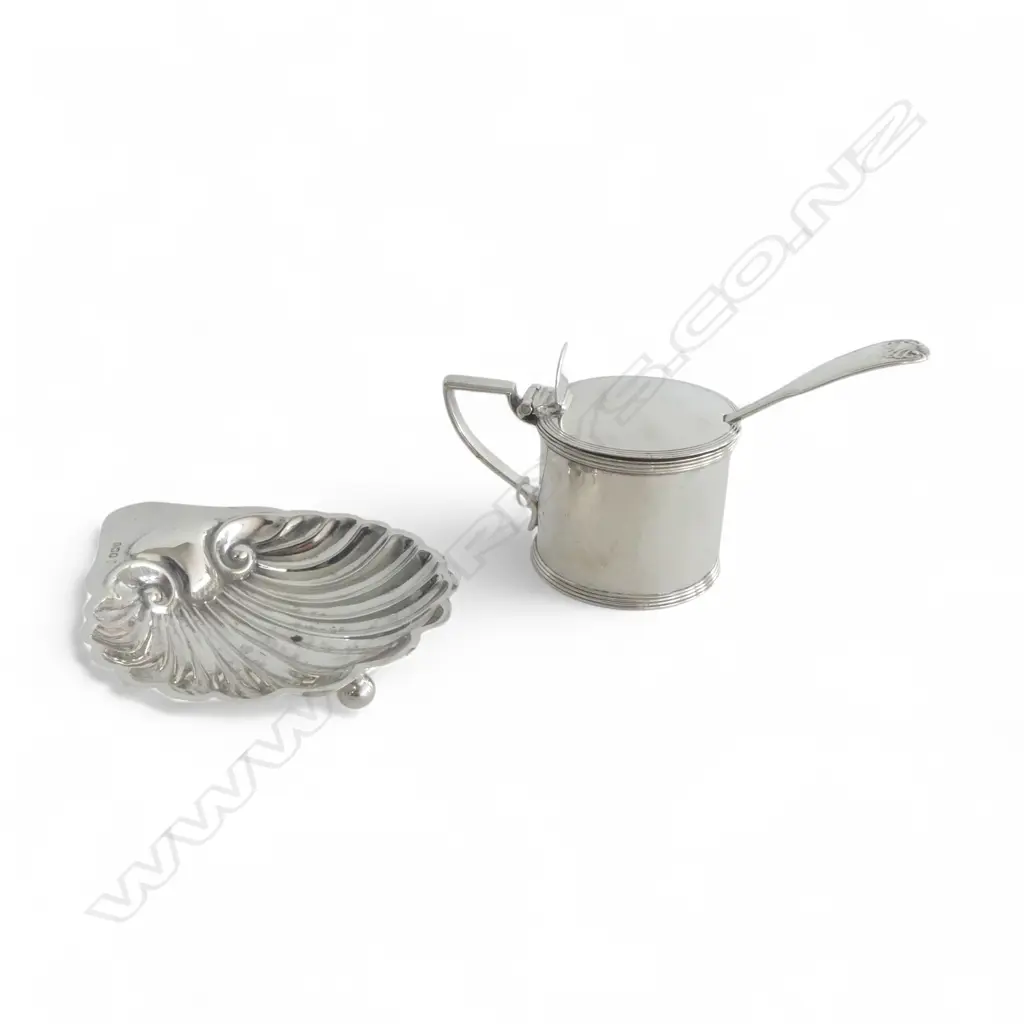 3 PCES STG SILVER; MUSTARD POT & SPOON, SCALLOP DISH, 141gms Image 1++