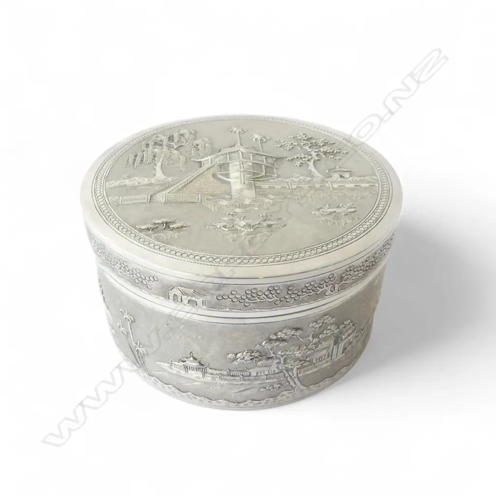 .900 SILVER BOX, STAMPED 'HANOI VIETNAM', Dia.95mm, LID MIRRORED, 144gms excluding mirror Image 1++