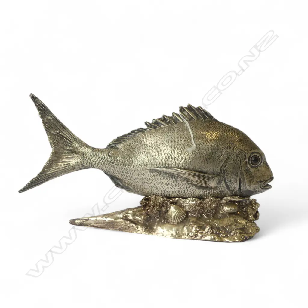 MOUNTED SILVER PLATED SNAPPER W.310 H.170mm Image 1++