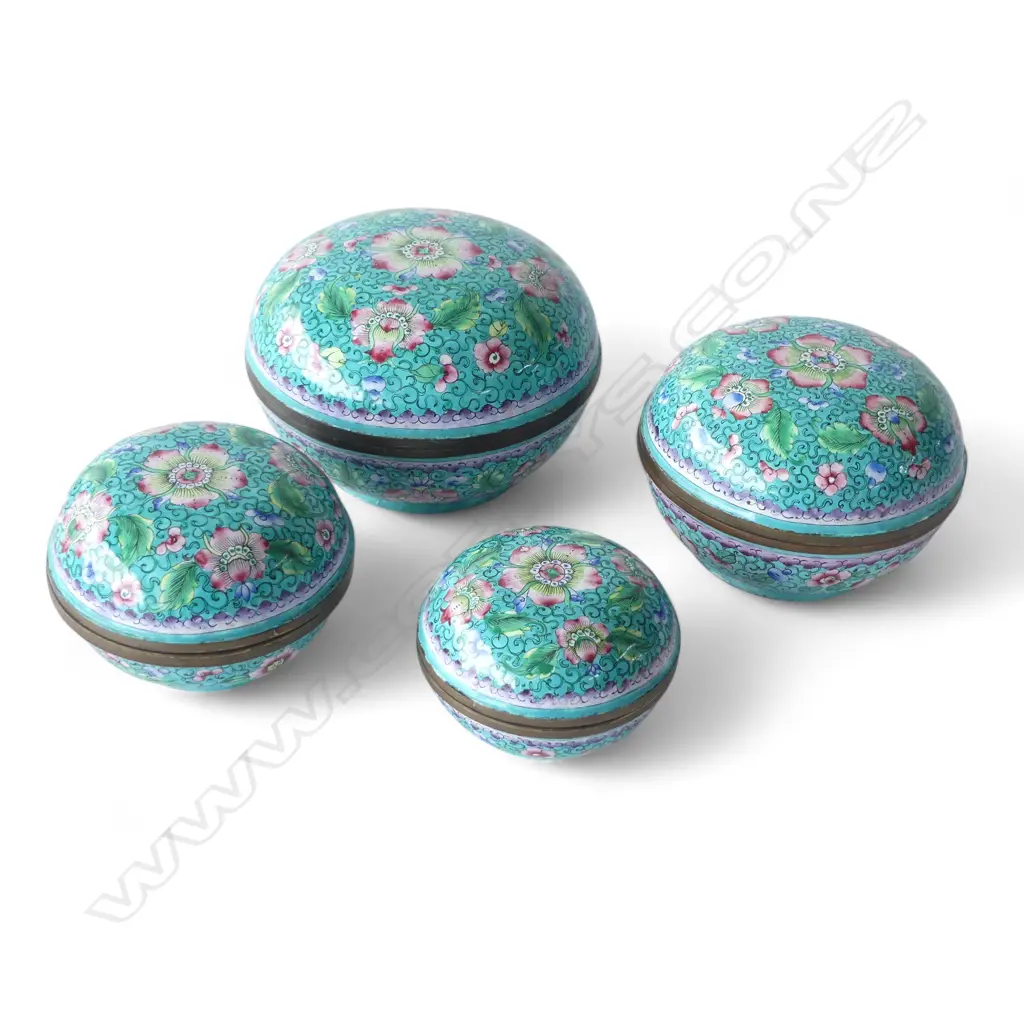 FOUR GRADUATING CHINESE ENAMEL ROUND BOXES, Dia.120, 100, 80, 65mm Image 1++