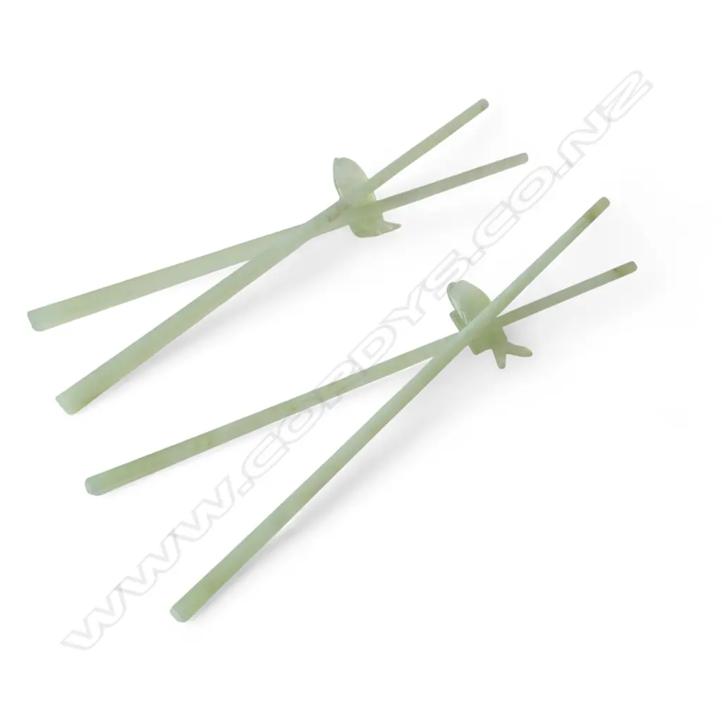 2 PRS CHINESE JADE CHOPSTICKS & PR JADE FISH SHAPED CHOPSTICK RESTS L220MM Image 1++