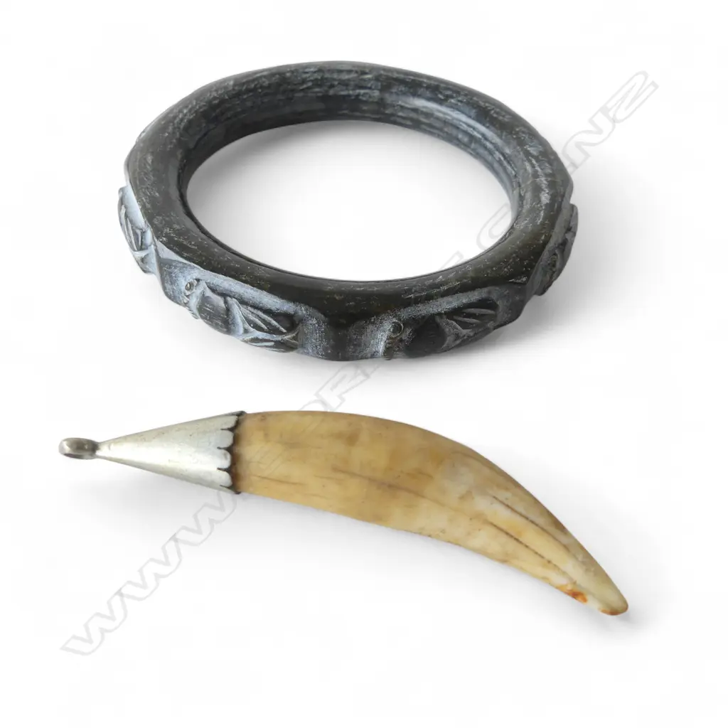 CHINESE ARKAIC JADE BANGLE & EASTERN SILVER MOUNTED TIGERS TOOTH PENDANT L75MM Image 1++