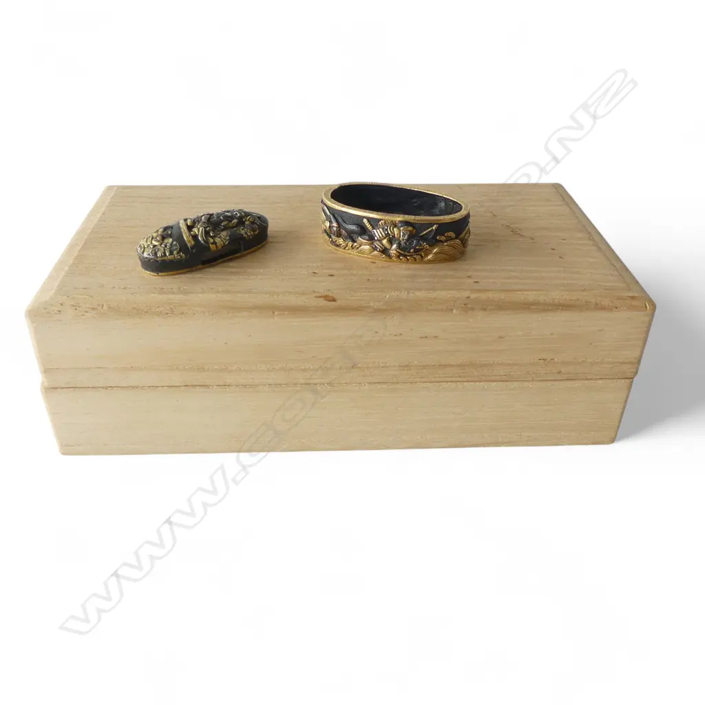 2 JAPANESE EDO PERIOD SWORD FITTINGS; FUCHI & KASHIRA, W.35mm in wooden box Image 1++