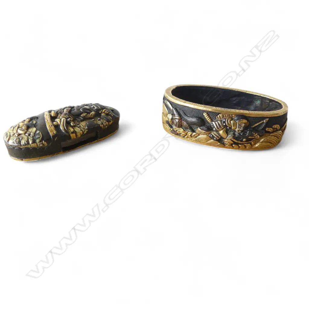 2 JAPANESE EDO PERIOD SWORD FITTINGS; FUCHI & KASHIRA, W.35mm in wooden box Image 1++