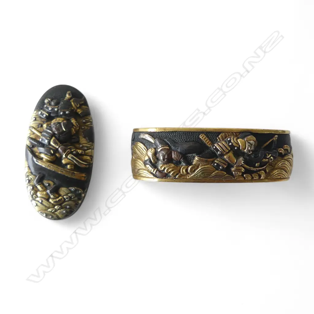 2 JAPANESE EDO PERIOD SWORD FITTINGS; FUCHI & KASHIRA, W.35mm in wooden box Image 1++
