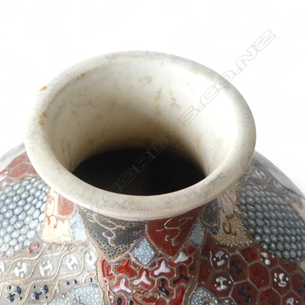 JAPANESE VINTAGE 3 FOOTED SATSUMA VASE H210MM Image 1++