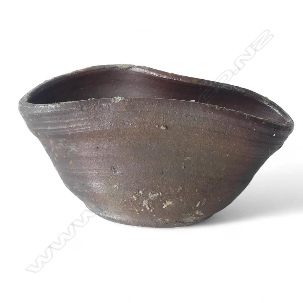 OLD JAPANESE SHIGARAKI POTTERY WOODFIRED ALTERED PORING BOWL. L.195mm part textured finish Image 1++