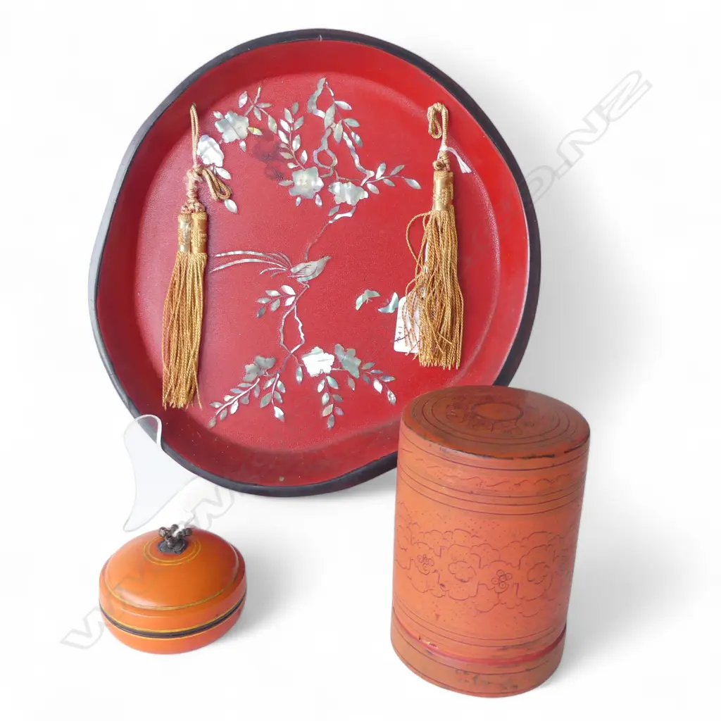 3PCS VINTAGE ORIENTAL PLAQUE DIA250MM & 2 LIDDED BOXES Image 1++
