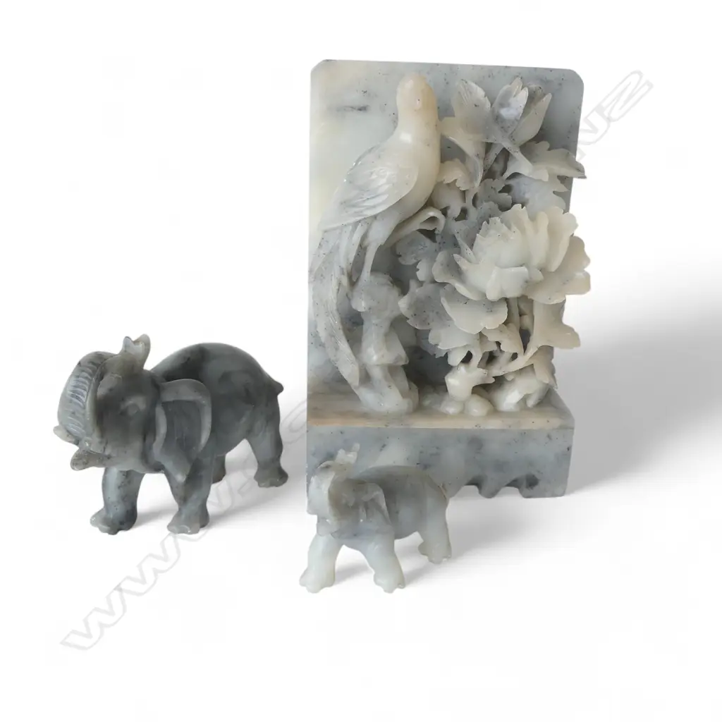 VINTAGE CHINESE SOAPSTONE BOOKEND H160 & 2 SOAPSTONE ELEPHANTS Image 1++