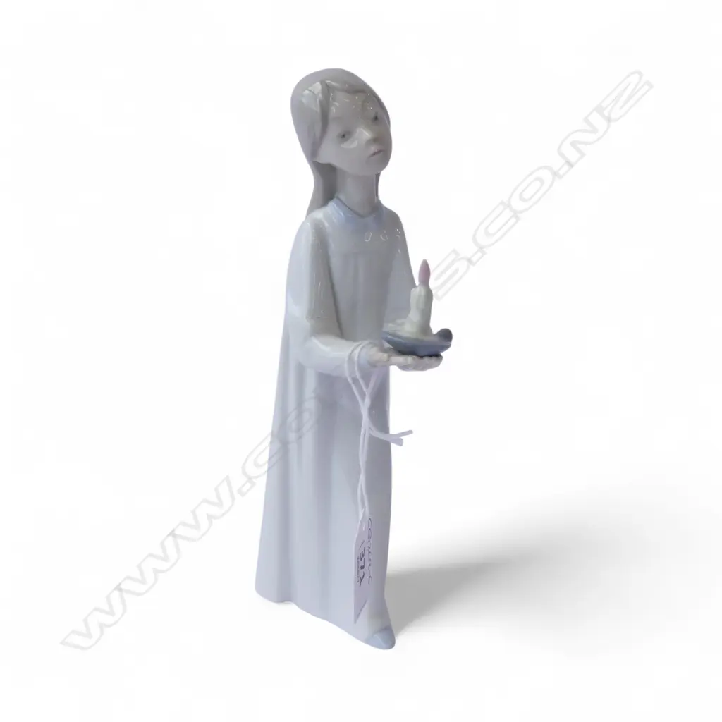 LLADRO FIGURE GIRL & CANDLE H.220mm Image 1++