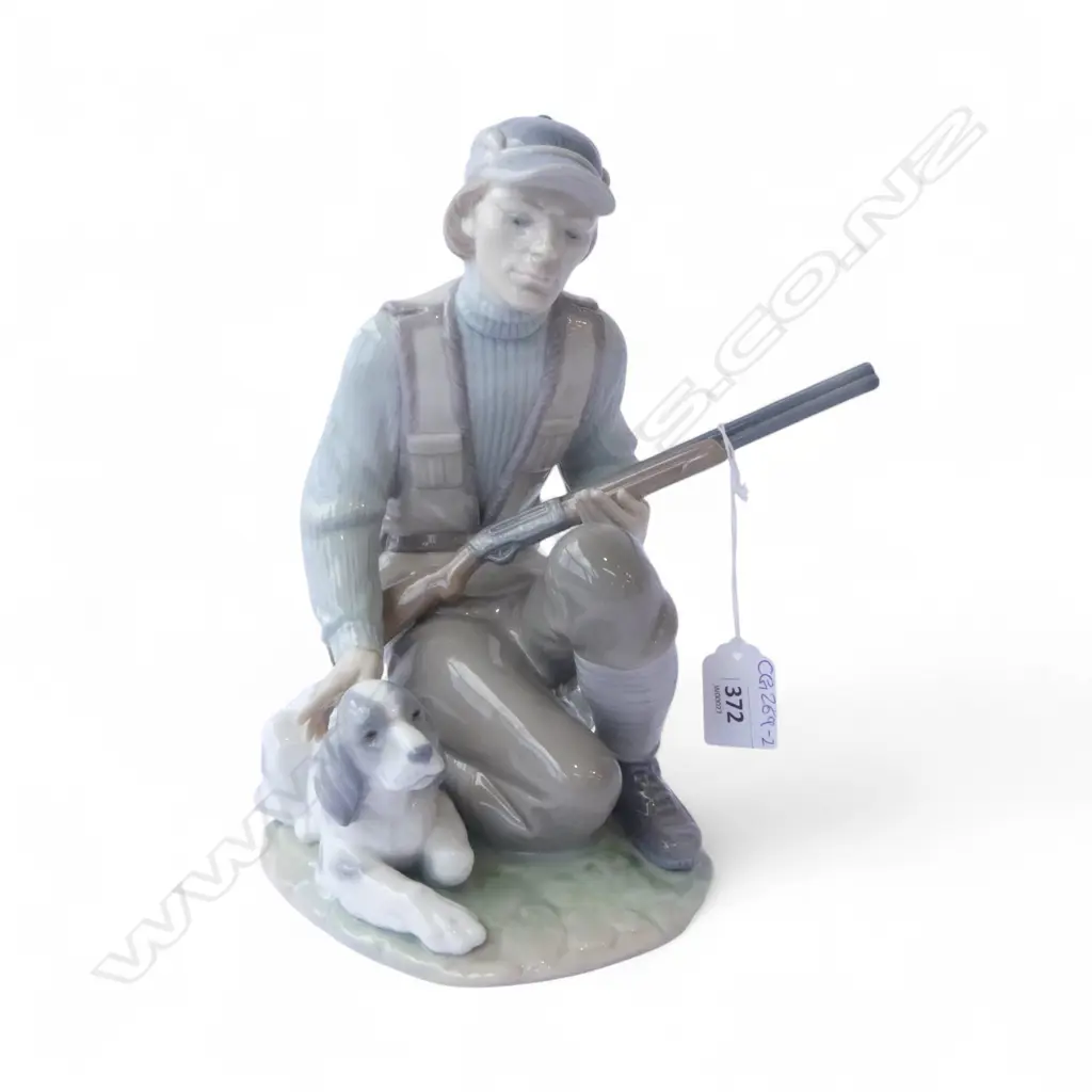 LLADRO FIGURE HUNTER & HOUND H.250mm gun glued Image 1++