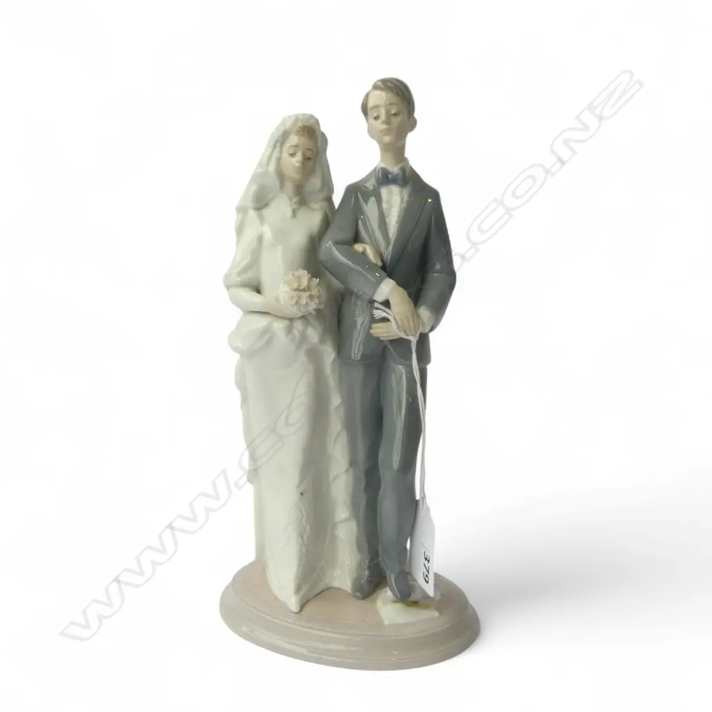 LLADRO FIGURE WEDDING H.240mm champagne glass glued Image 1++