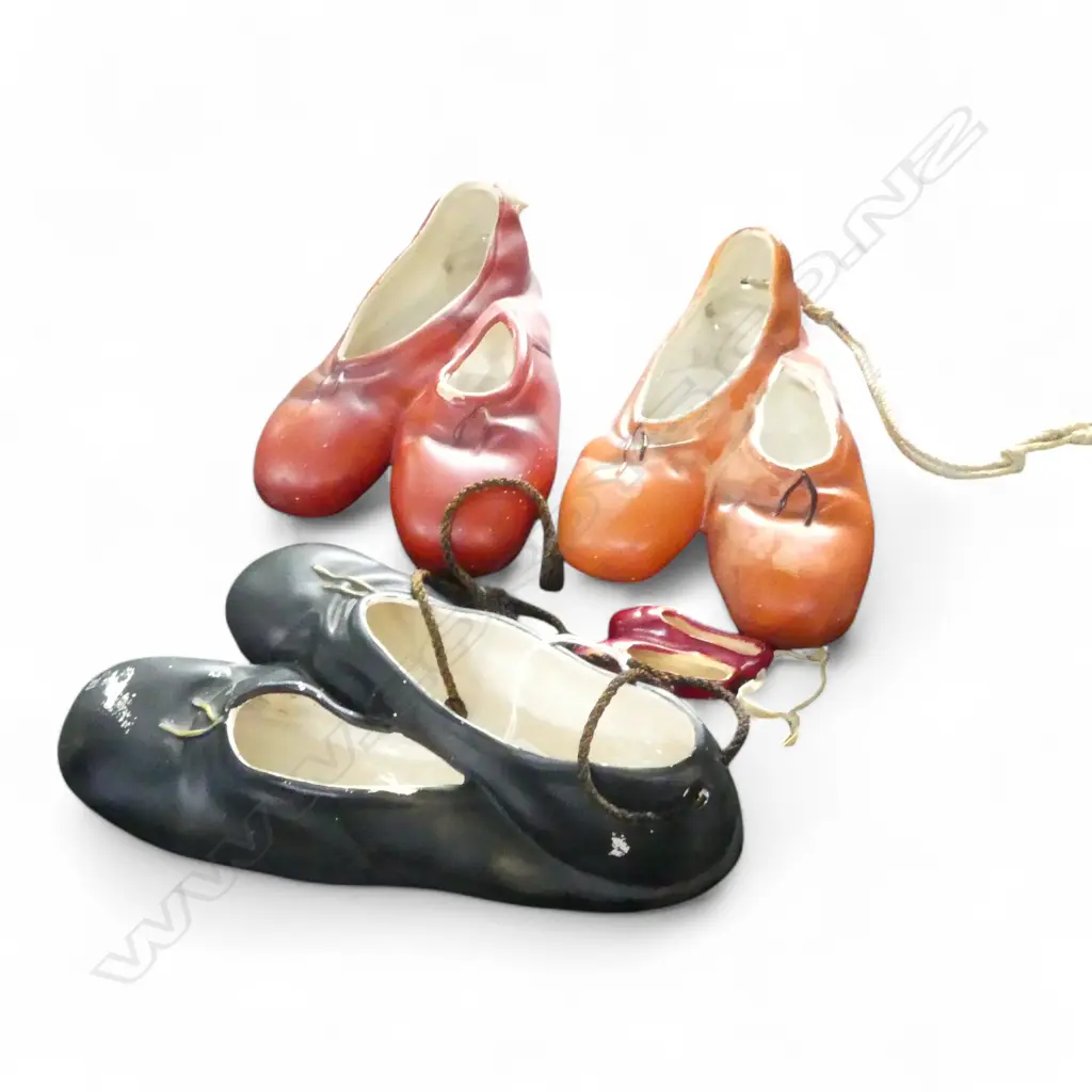 3 BRENTLEIGHWARE CERAMIC HANGING BALLET SHOES H.220 + MINI PAIR H.65mm Image 1++