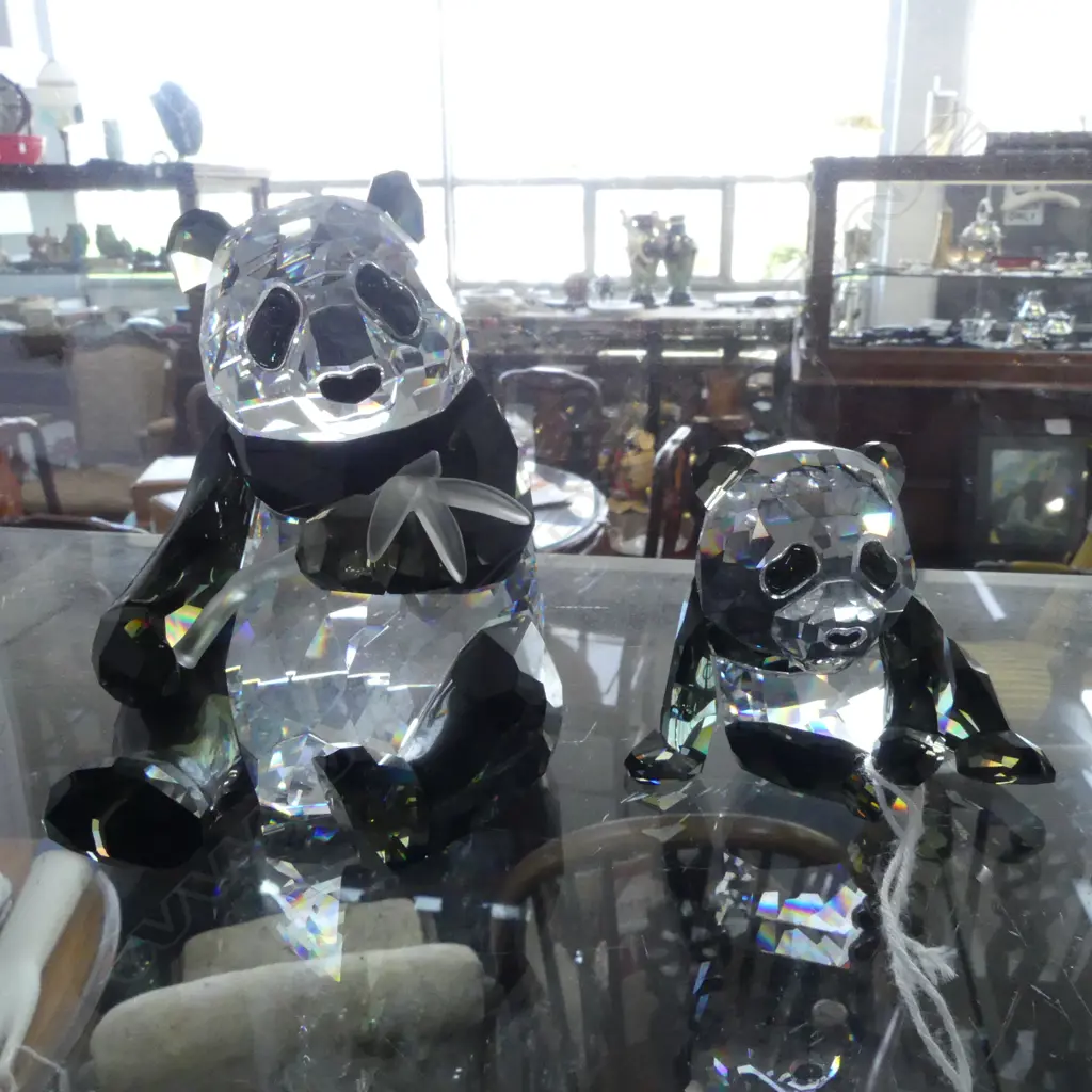 SWAROVSKI 'ENDANGERED WILDLIFE - PANDAS' SIGNED, 2008 H.90mm + box Image 1++