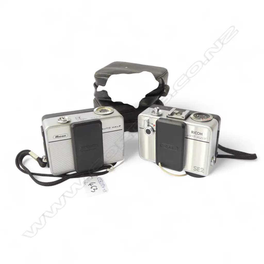 2 VINTAGE RICOH CAMERAS; SE2 & AUTO HALF MODELS, BOTH IN BAG Image 1++