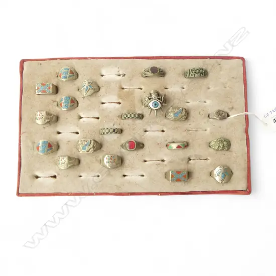 TRAY OF 21 GENTS DRESS RINGS