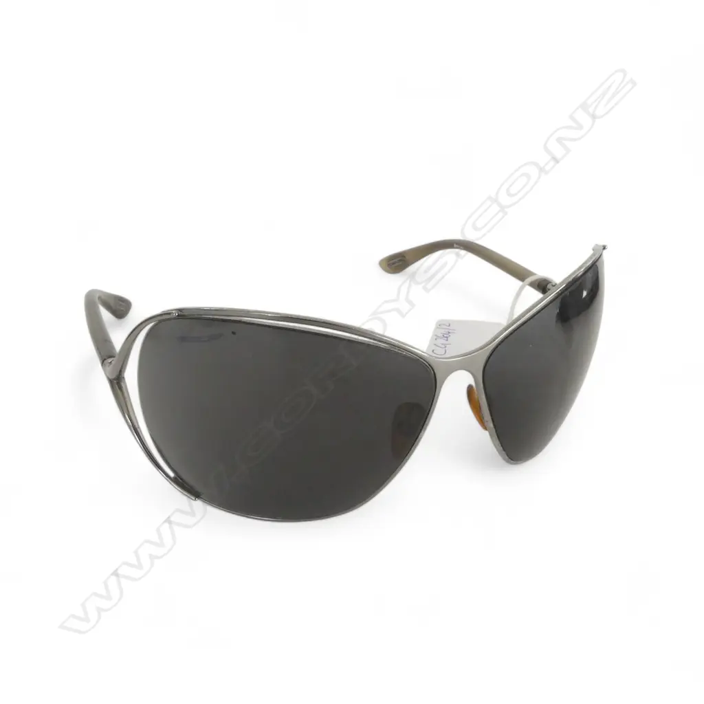 PR TOM FORD SUNGLASSES IN GREEN VELVET MIUMIU CASE Image 1++