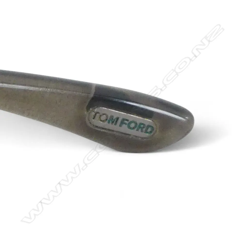 PR TOM FORD SUNGLASSES IN GREEN VELVET MIUMIU CASE Image 1++