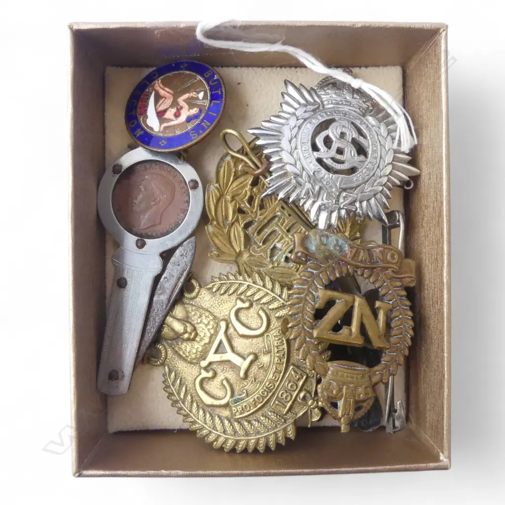 BAG MILITARY CAP & OTHER BADGES + farthing pocket knife + 'BUTLIN'S 1946 CLACTON' badge Image 1++
