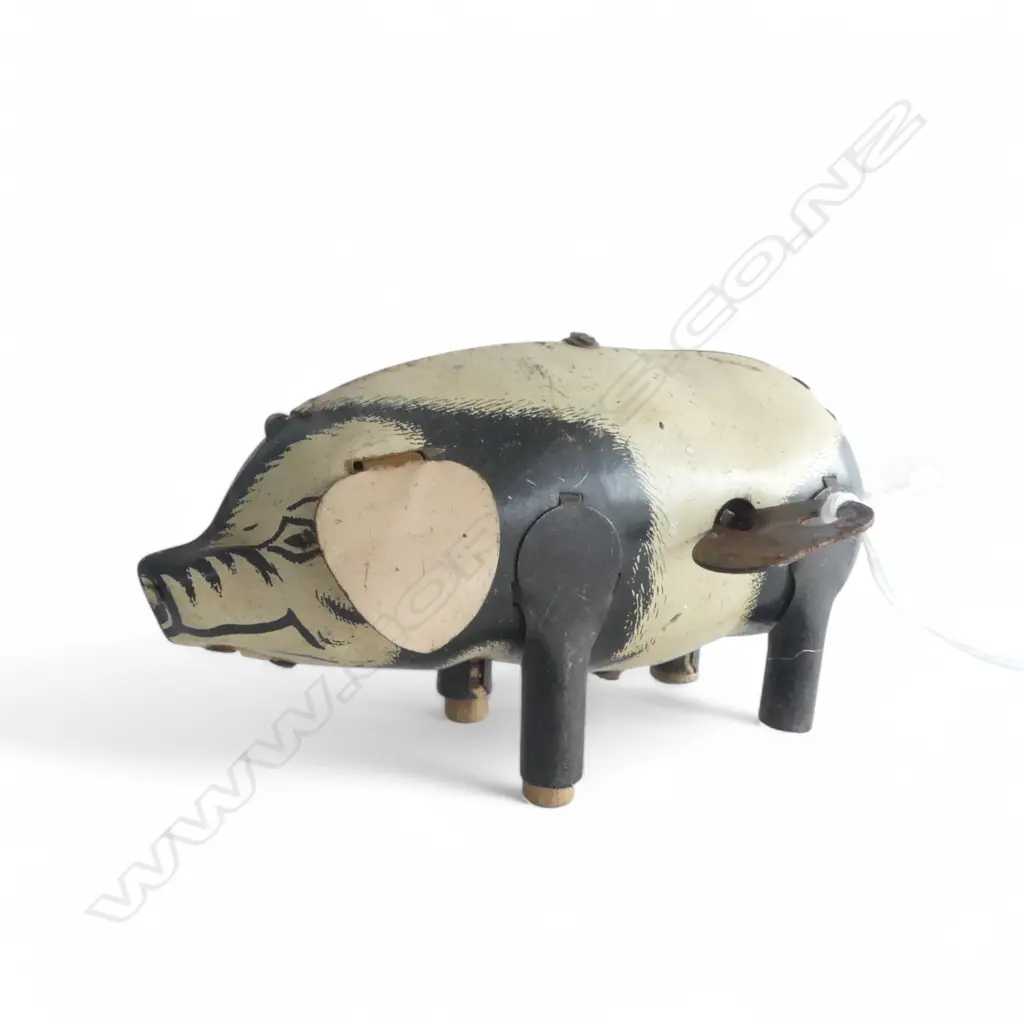 OLD 'MADE IN GT. BRITAIN' TINPLATE windup PIG jumping mechanism not working. With key L.110mm Image 1++
