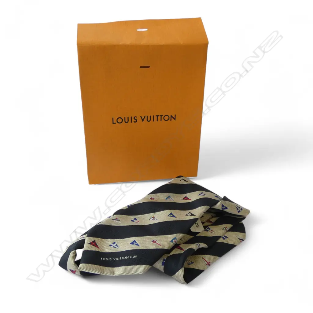 LOUIS VUITTON CUP SILK TIE + BAG Image 1++