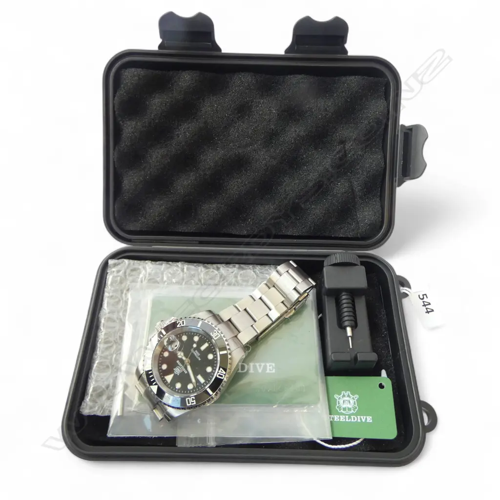 STEELDIVE WRIST WATCH, CASED Image 1++