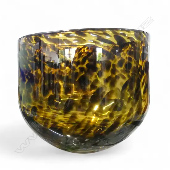 A MODERN TORTISHELL PATTERN GLASS BOWL 225 x 205 mm